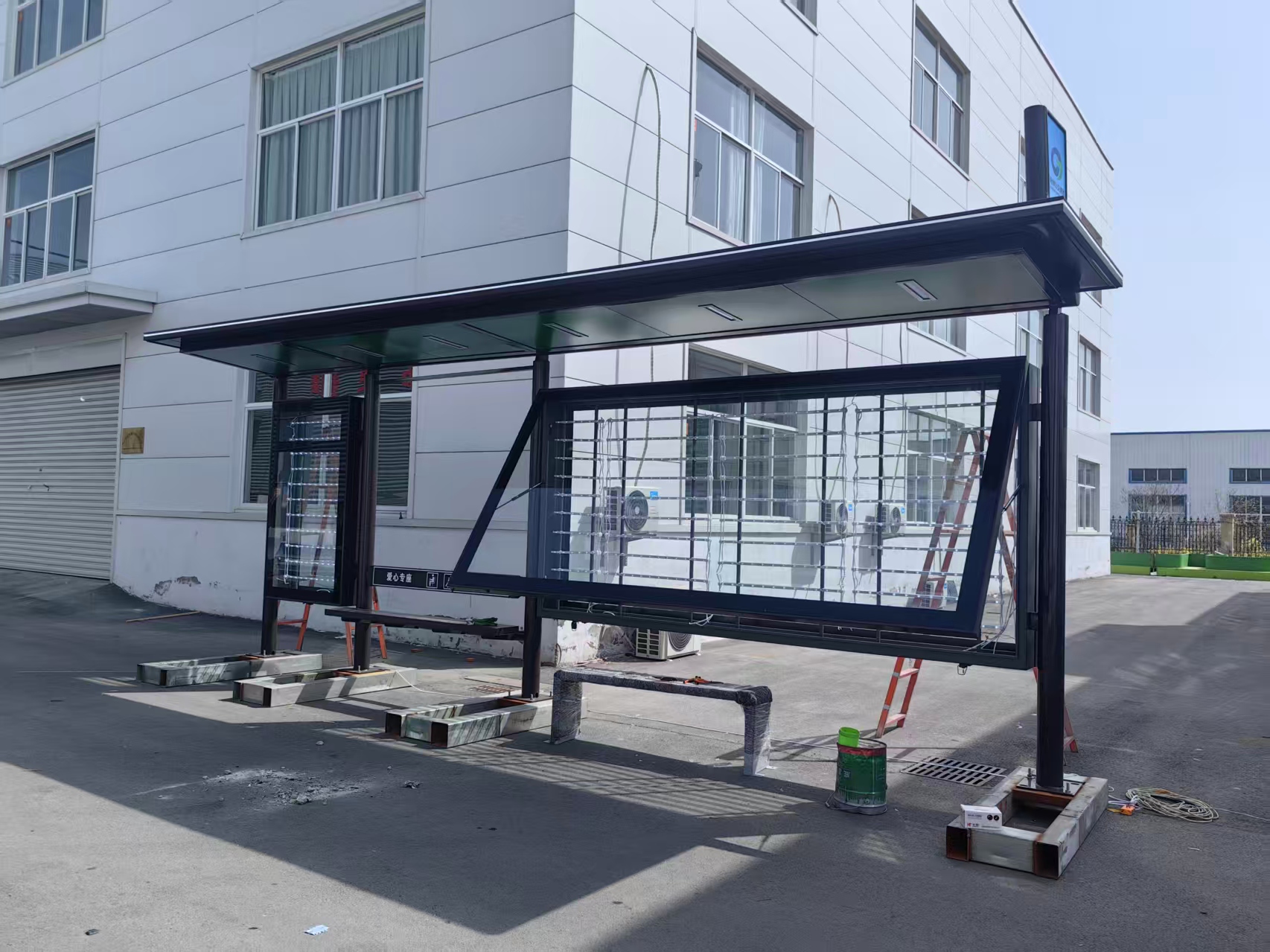 古韵新辉，辉盛候车亭惊艳渭南街头