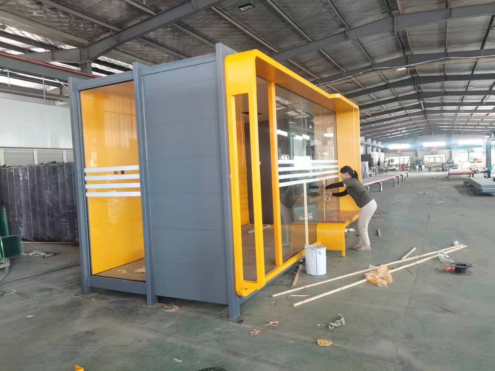 宿迁辉盛安康候车亭安装完毕，秦巴明珠再添